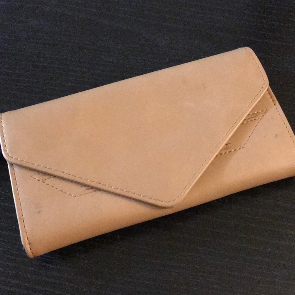 Brown/tan wallet